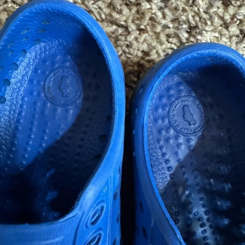 Native Jefferson blue slip on water shoes Size C5